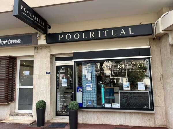 Pisciniste Cavalaire-sur-Mer : pourquoi choisir un expert local ?