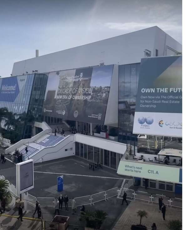 Reconverting Offices into Hotels: A Real Opportunity, an Underestimated Risk