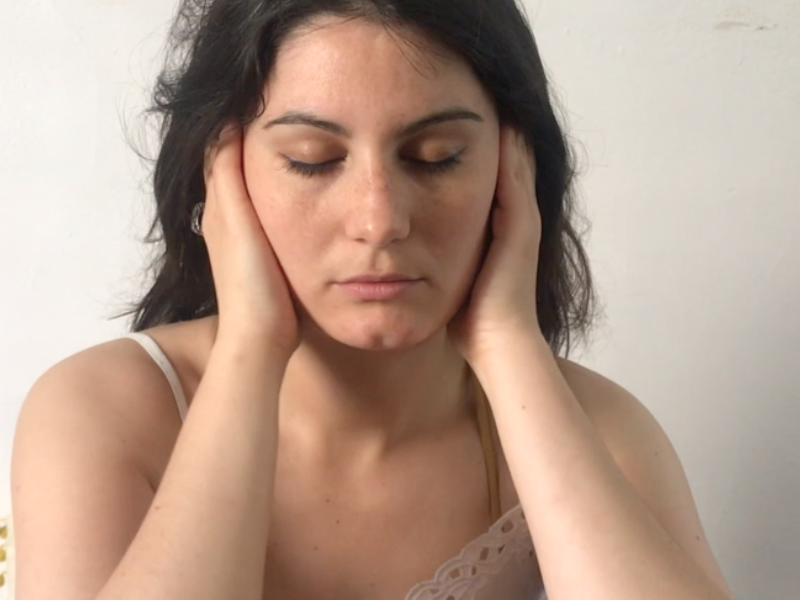 Extrait de vidéos enregistrées pour les employés de la CPAM93. L'auto-massage ayurvédique - apaisant, ressourçant.