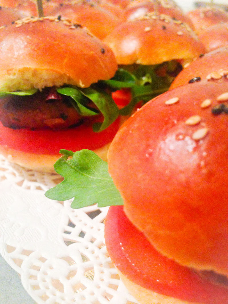 hamburger (kefta, salade et sauce maison) cacher 