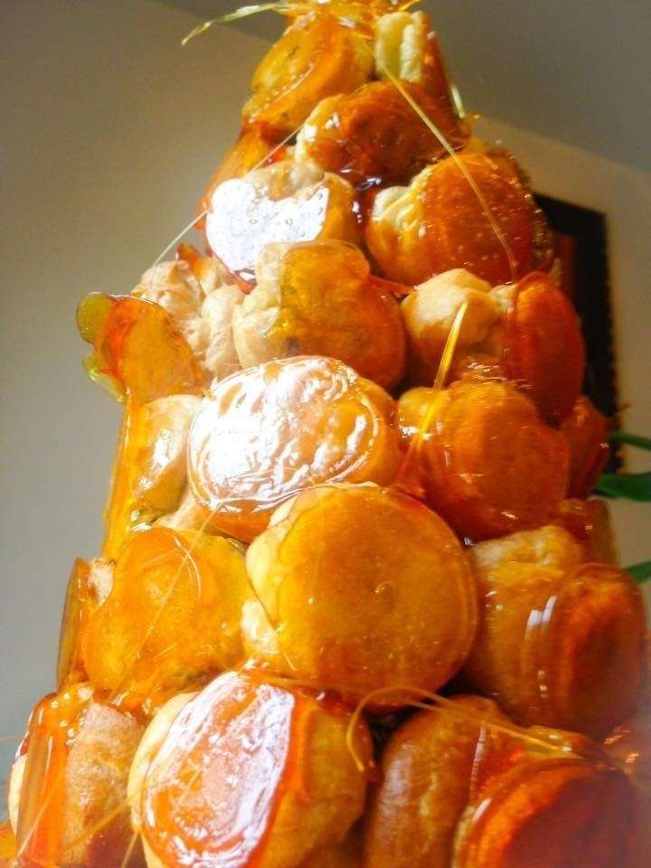 grande Pièce montée dessert cacher 