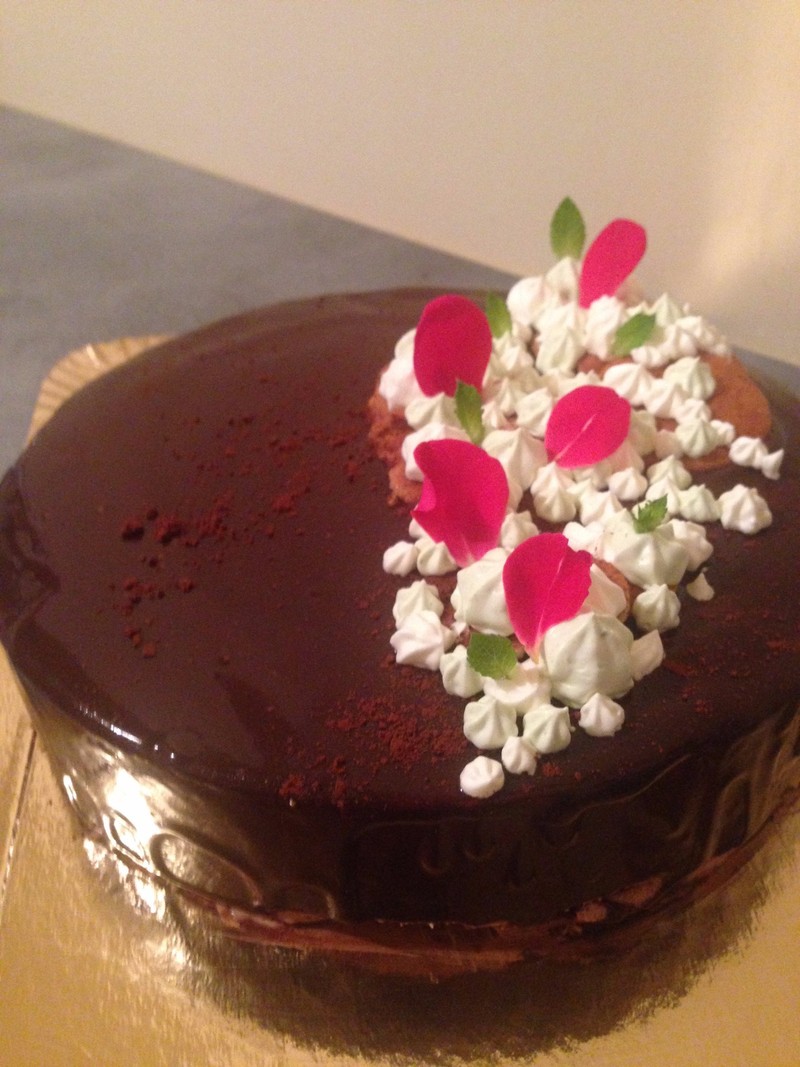 Entremet au chocolat glaçage miroir traiteur cacher 