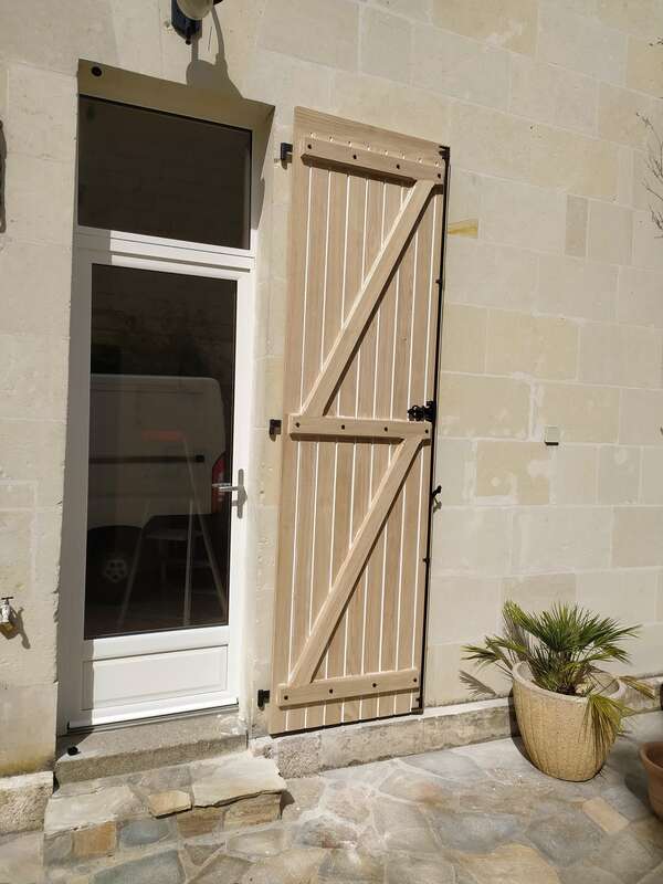 Fabrication et pose d'un volet en chataîgner à Saumur (49400)