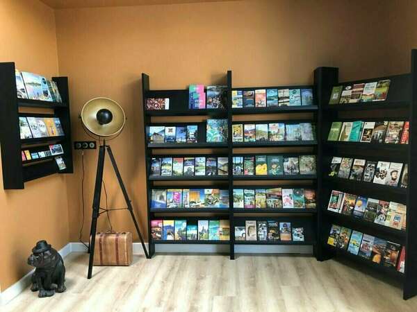 Présentoirs publicitaires en mélaminé à Chemillé (49120)