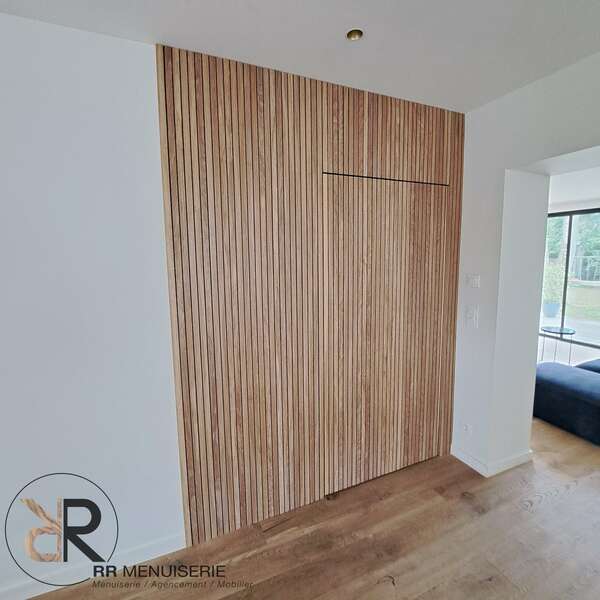 Agencement d'un sas d'escalier avec des portes "claustra" à Avrillé (49240) 