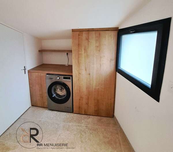 Agencement sur mesure d'une buanderie et salle de bain