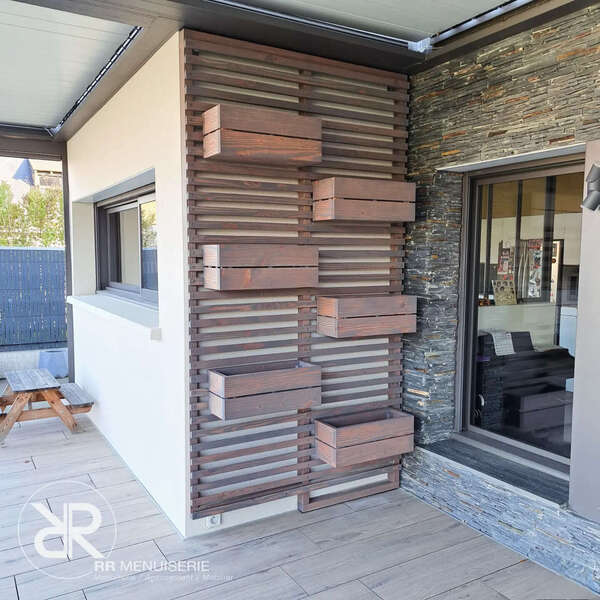 Claustra de terrasse en douglas avec jardinières amovibles à Juigné sur Loire (49610)