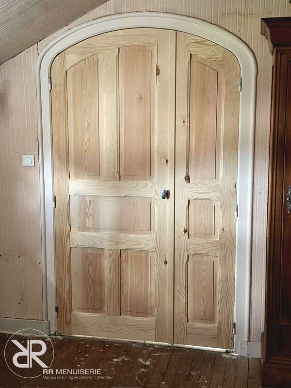 Porte en pin massif à anse de panier 
