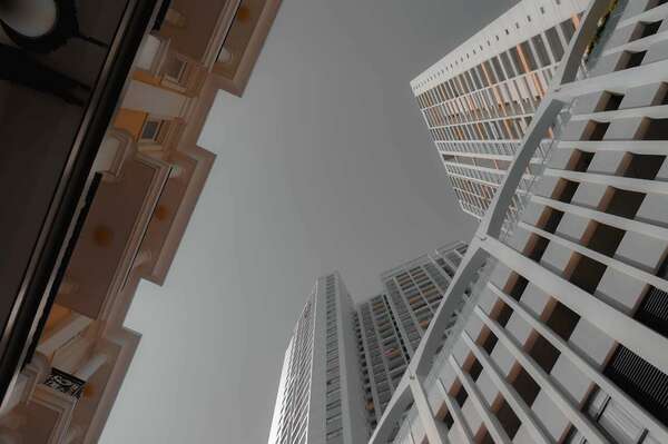 COPROPRIETE – Peut-on soulever le caractère non écrit d’une clause du règlement de copropriété dans le cadre d’une instance où le syndicat des copropriétaires n’est pas partie à la procédure ? 