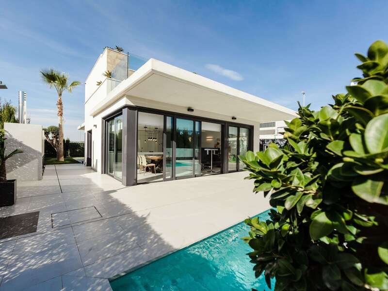 frames-for-your-heart-2d4laqalbda-unsplash20250803-10804-rpolaz20250803-10804-l1d24v