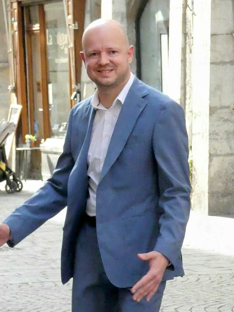 p1180581_-_frame_at_0m7s_2