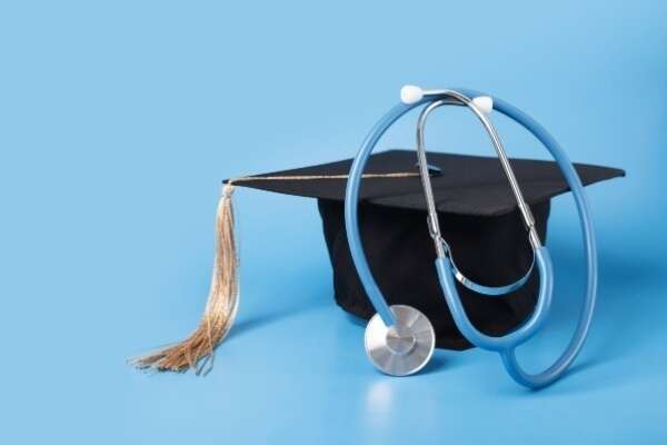 L’absence d’un diplôme peut-elle justifier un licenciement pour faute grave ?