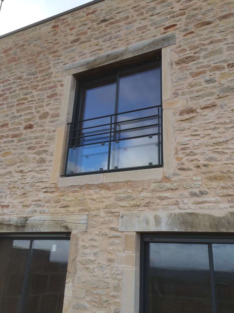 03220200305-3954981-mxf8ze