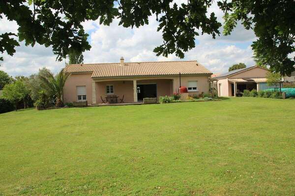 FAYE SUR ARDIN, 15MN DE NIORT, AGREABLE PAVILLON DE PLAIN PIED EN PARFAIT ETAT SUR 2825M2 DE TERRAIN