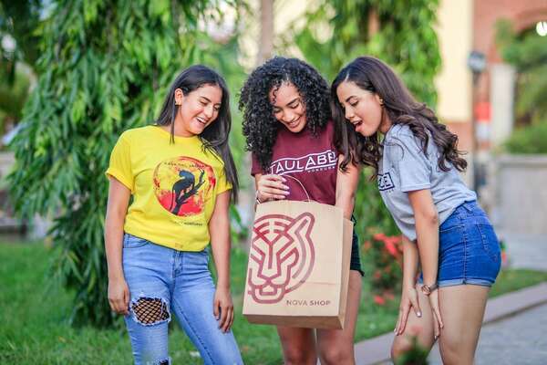 Les jeunes, premières victimes du covid.