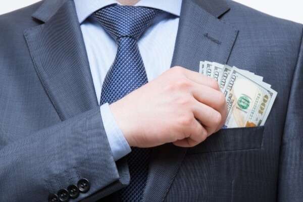 Déductibilité de la rémunération des gérants de SARL : même pour les gérants de fait ?