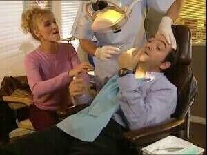 Un gars une fille chez le dentiste