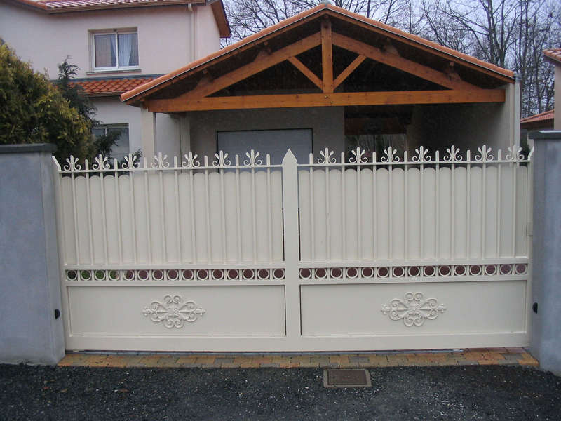 Portail coulissant tôlés 