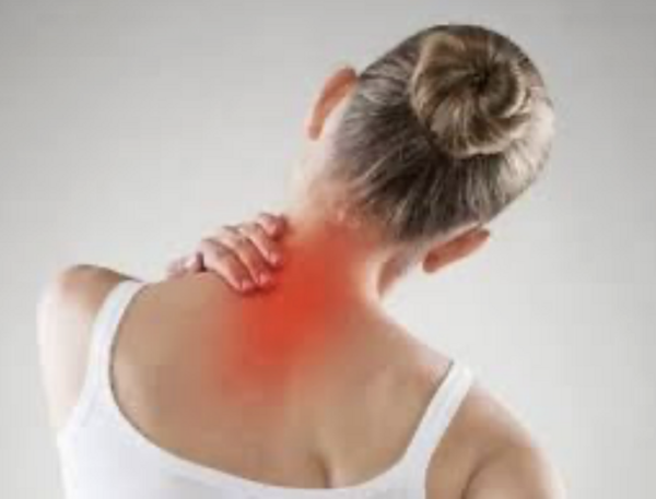 Cervicalgies et torticolis : causes, symptômes et prise en charge ostéopathique