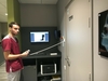 Scanner dentaire 3D en fonctionnement avec images de mâchoires