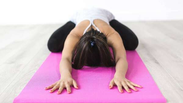 Le yoga aide à soulager le mal de dos