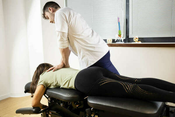 Manipulations vertébrales : quels changements dans le corps ?