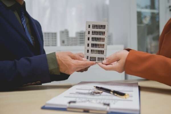 Acquisition temporaire de biens en copropriété à rénover : quelle revente possible ?