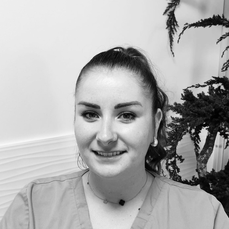 Céline, assistante dentaire du cabinet du libron, 34032