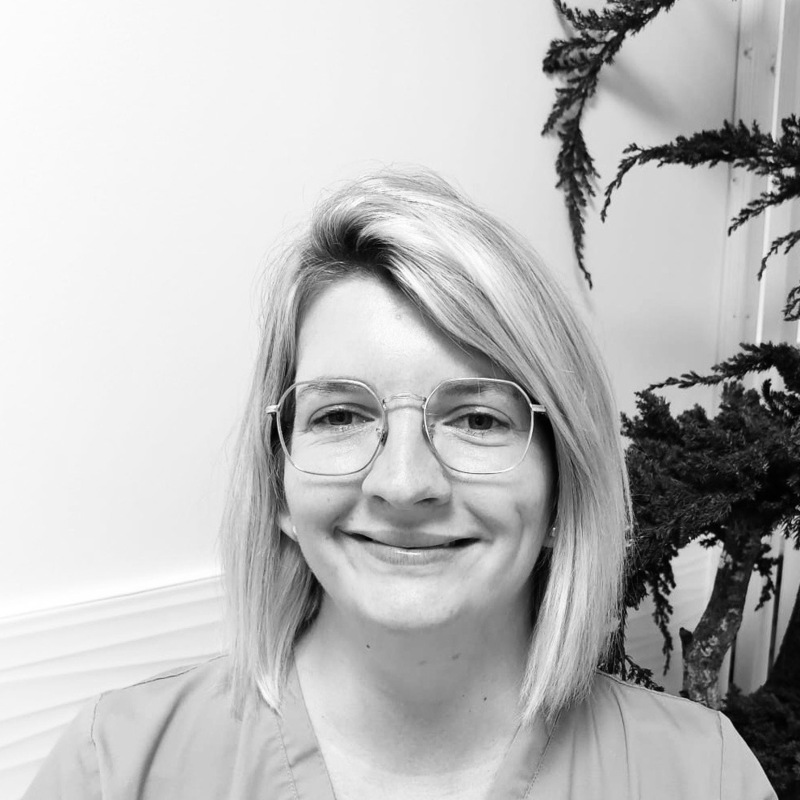 Tiffany, assistante dentaire du cabinet du libron, 34032