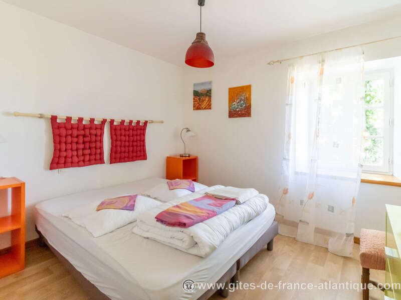 la_chambre_n_4__vue_de_l_entree__les_petites_fillattes__ile_de_re__photo_gdf