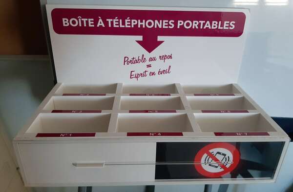 PORTABLES AU REPOS, ESPRITS EN ÉVEIL