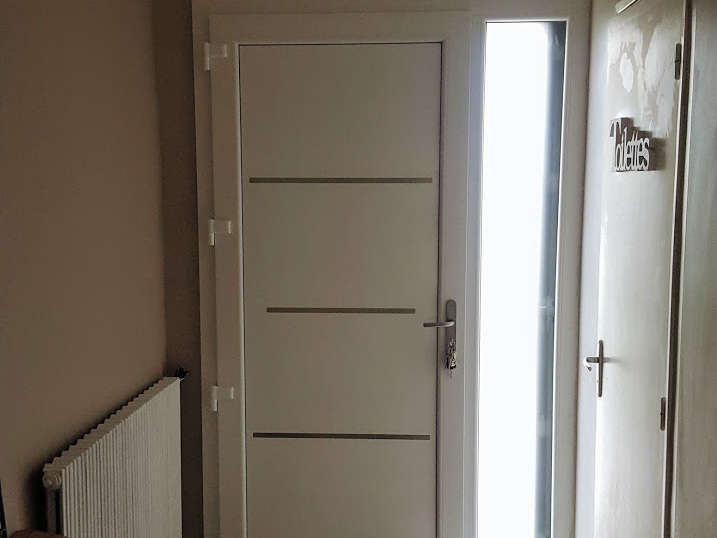 porte_d__entree_pvc_grise_1