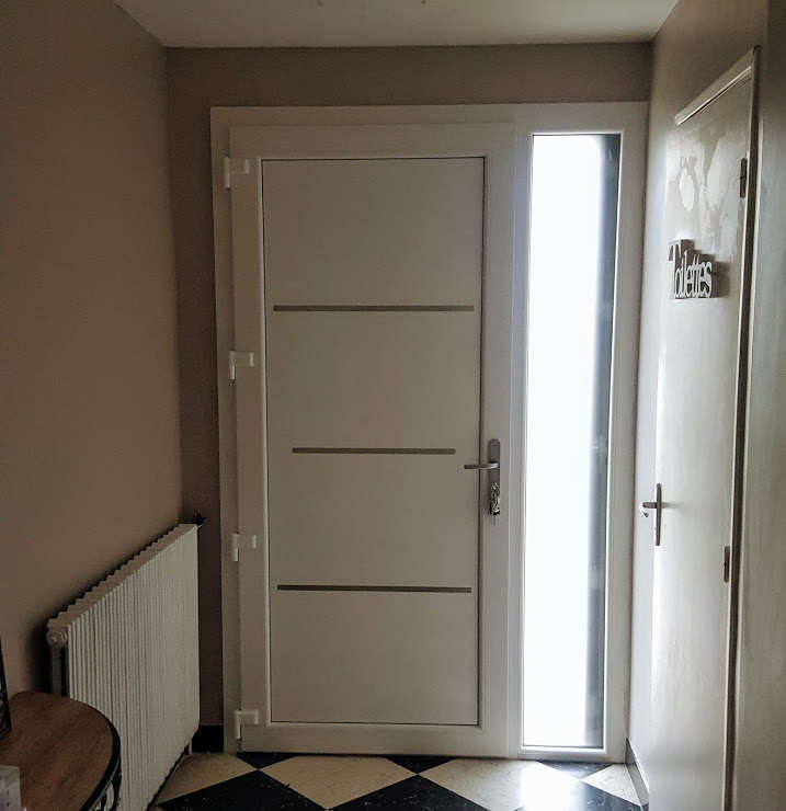 porte_d__entree_pvc_grise_1