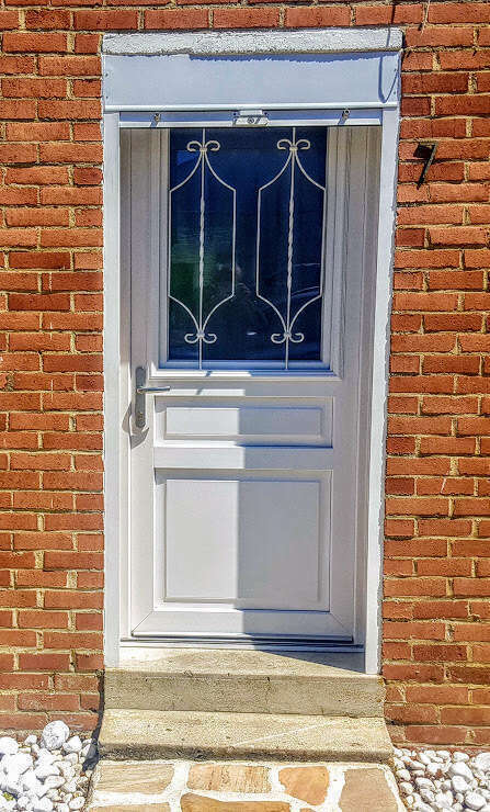 porte_d_entree_pvc_avec_grille