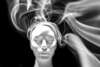 Homme souffrant douleurs dentaires traumatisme facial rouge