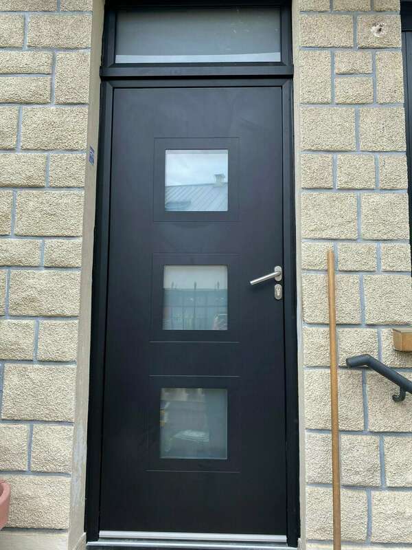 Installation de portes d'entrée et de portes blindées