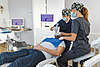 Salle de soins du Centre Dentaire du Tolosan, patient au fauteuil
