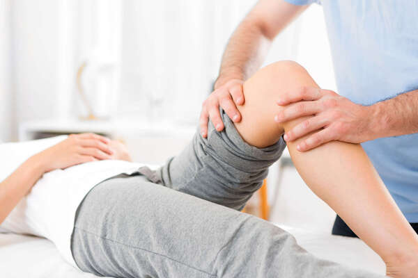 Douleur au genou en courant : comprendre avant de traiter