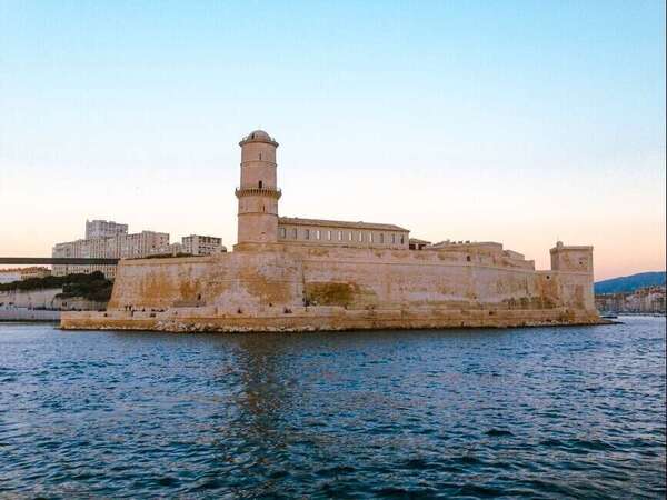 Revenus location saisonnière à Marseille : combien peut rapporter votre bien en 2025 ?