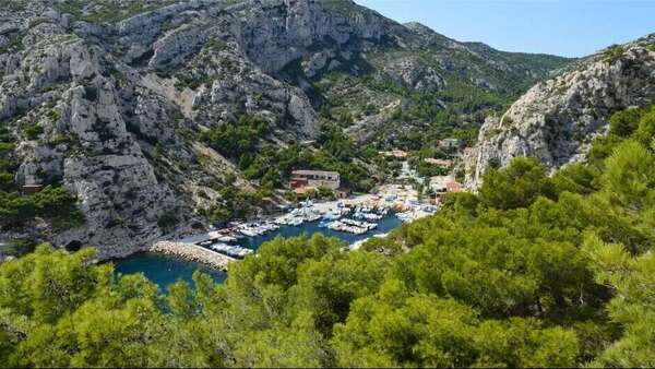 Conciergerie location saisonnière Cassis : confiez votre logement sur le littoral provençal