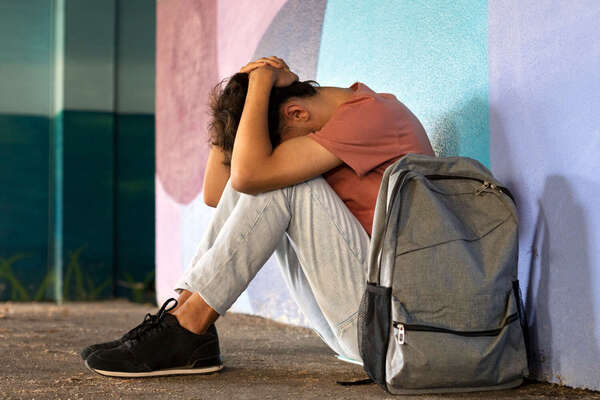 Harcèlement scolaire : comment aider votre enfant ou votre adolescent victime d’agressions physiques et verbales ?