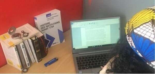 Isolée par une vie trop vide et une tête trop pleine 1/2