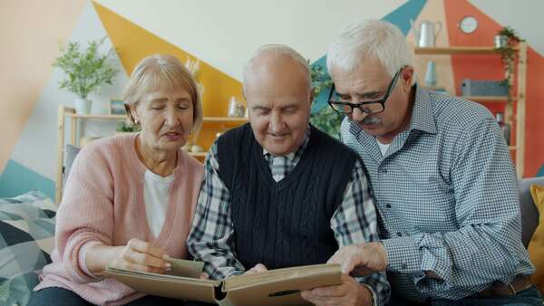 Déménager après 60 ans : le guide complet