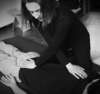mains appliquant shiatsu sur dos détendu