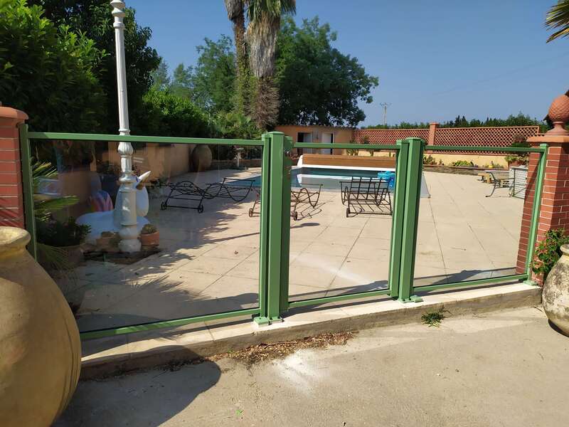 barriere_de_piscine_en_verre_et_alu
