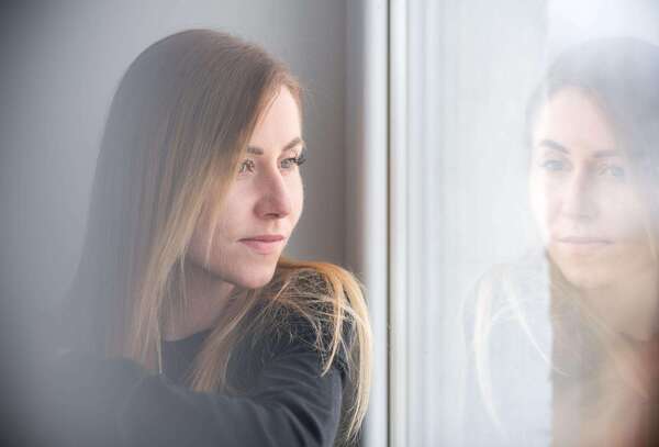personne avançant progressivement vers un meilleur équilibre avec la fibromyalgie