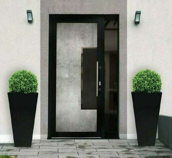 Redécouvrez votre maison avec une porte d'entrée vitrée