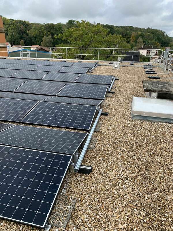 Installation photovoltaïque industrielle sur toiture – projet solaire Rhône 69