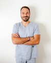 Docteur Maxime Hollender, formation en esthétique dentaire et implantologie dans le canton de Fayence, Montauroux.