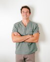 Docteur Romain Raybaut, formation en prothèse, chirurgie orale et esthétique dentaire à Montauroux.